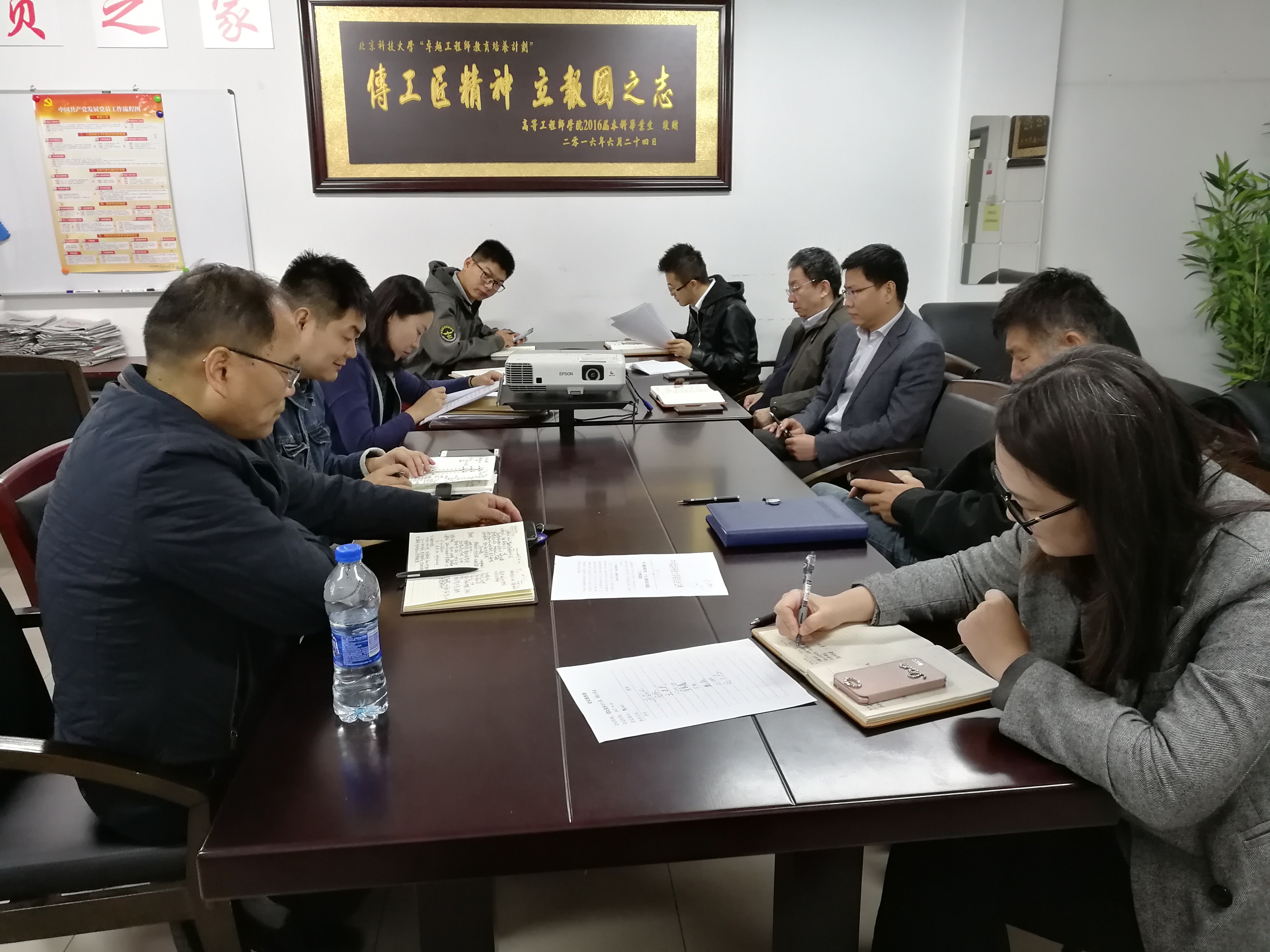 国产av
召开迎接党的十九大安全维稳工作会议