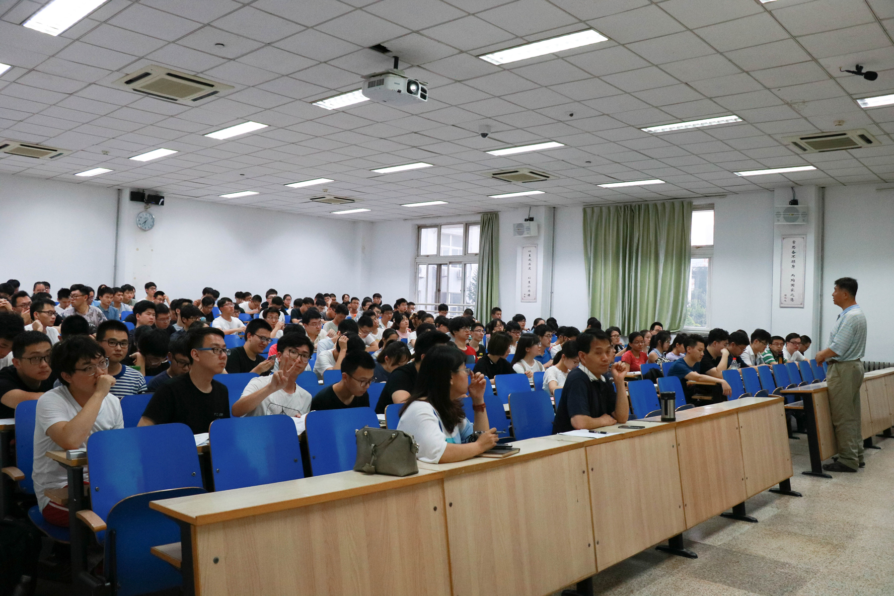 崇尚实践、知行并重，青春的汗水永远在路上——国产av
召