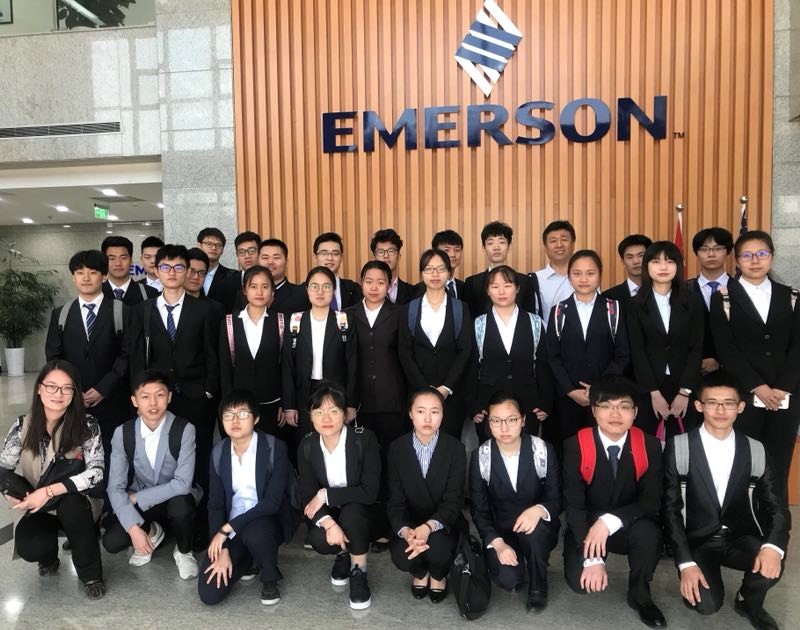 国产av
部分学生赴艾默生进行生产实习面试